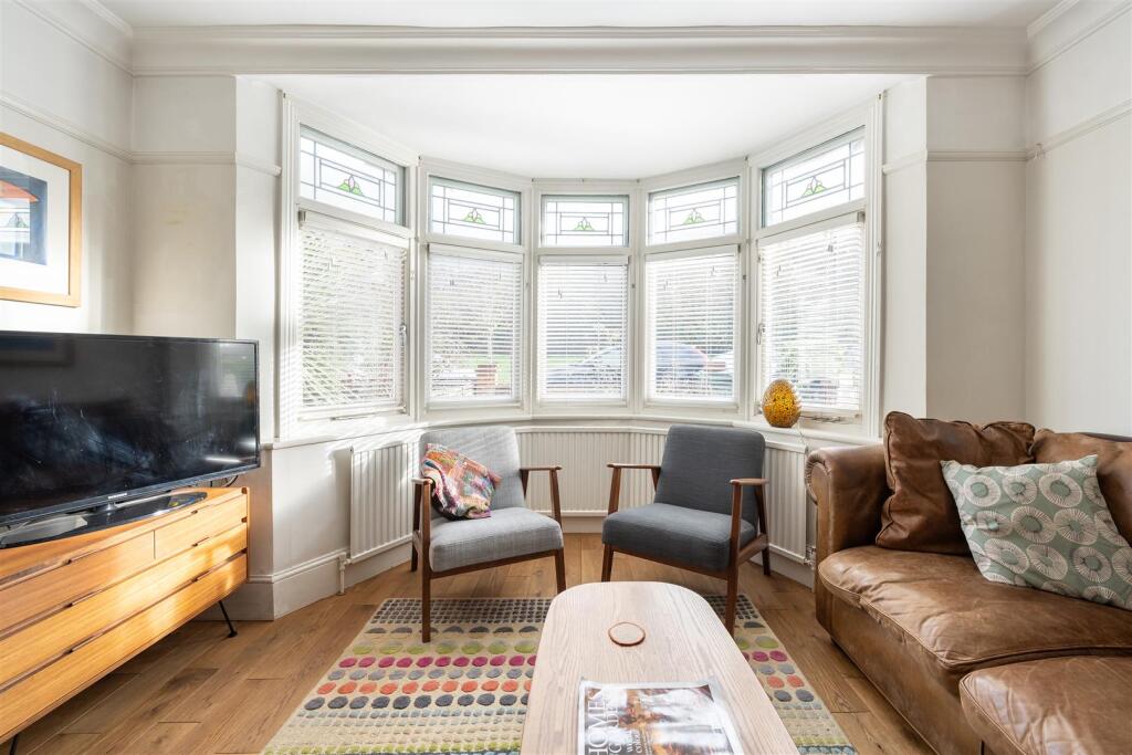 Beacontree Avenue, E17