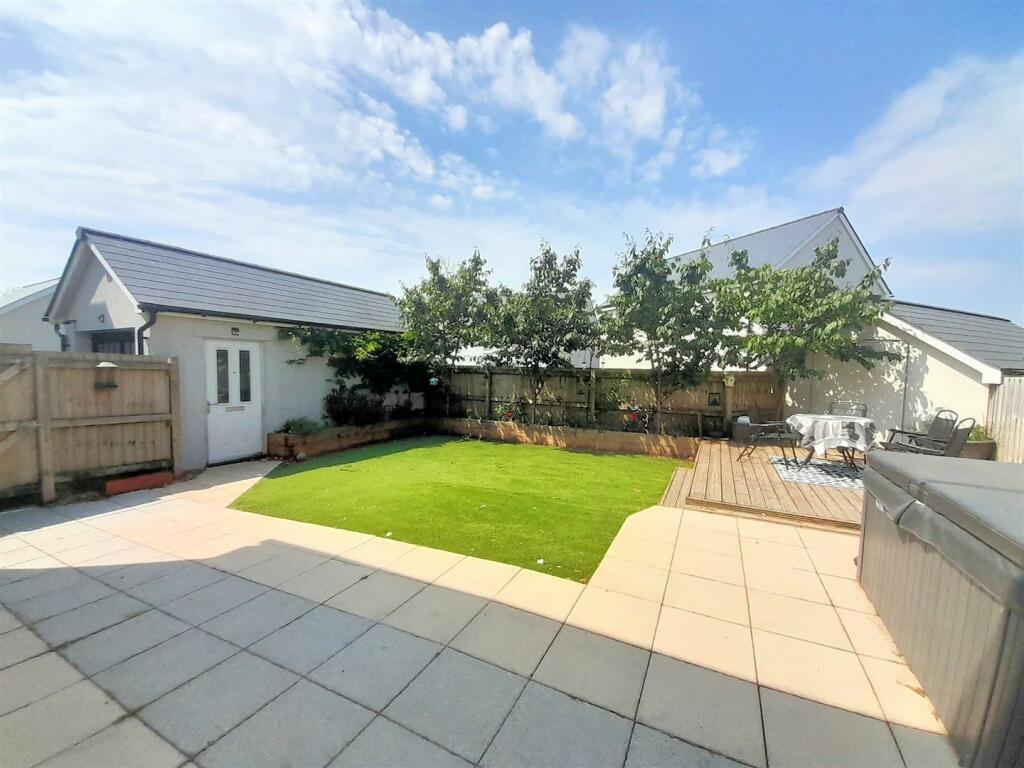 Rear garden 3.jpg