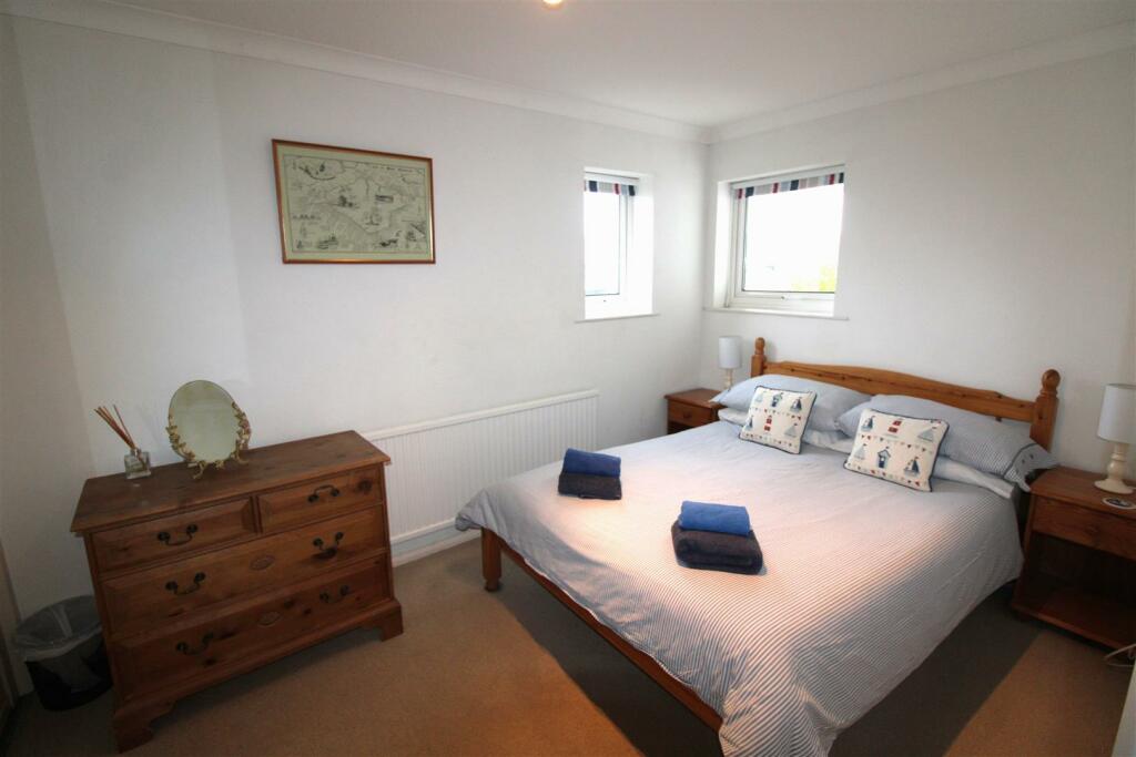 bedroom1.JPG