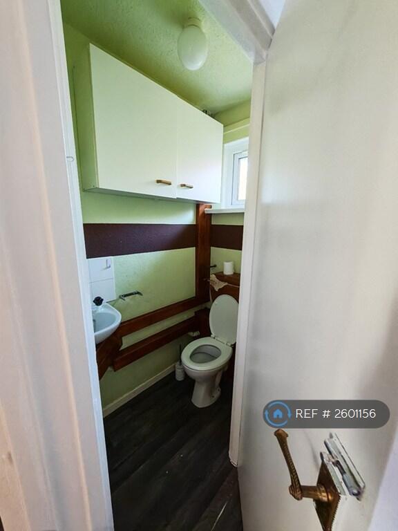 Downstairs Toilet 