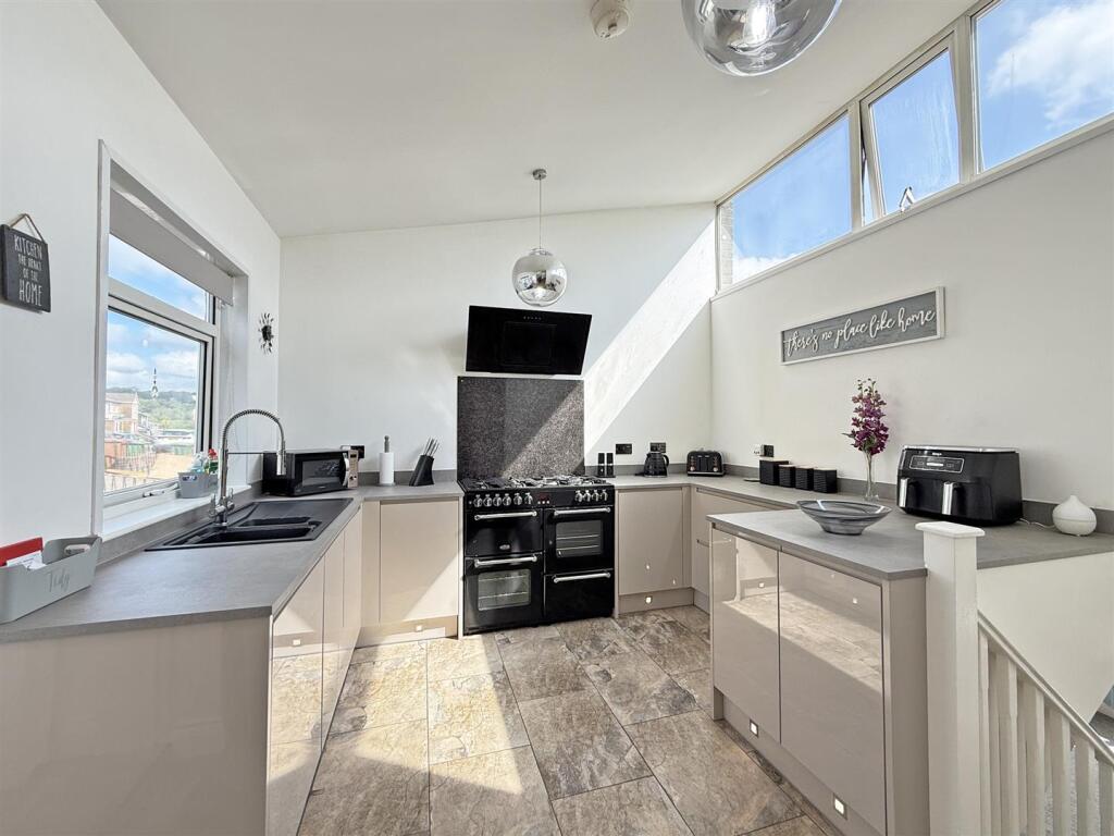 Erlstoke Close 81 - Kitchen FP.jpg