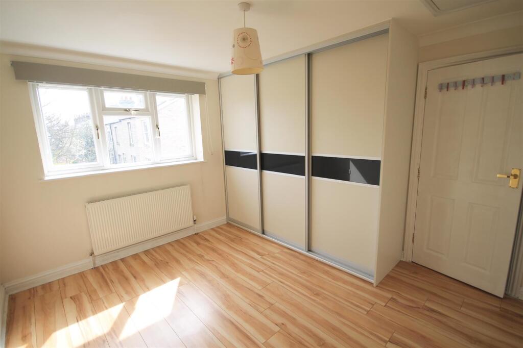 Bedroom 1.jpg