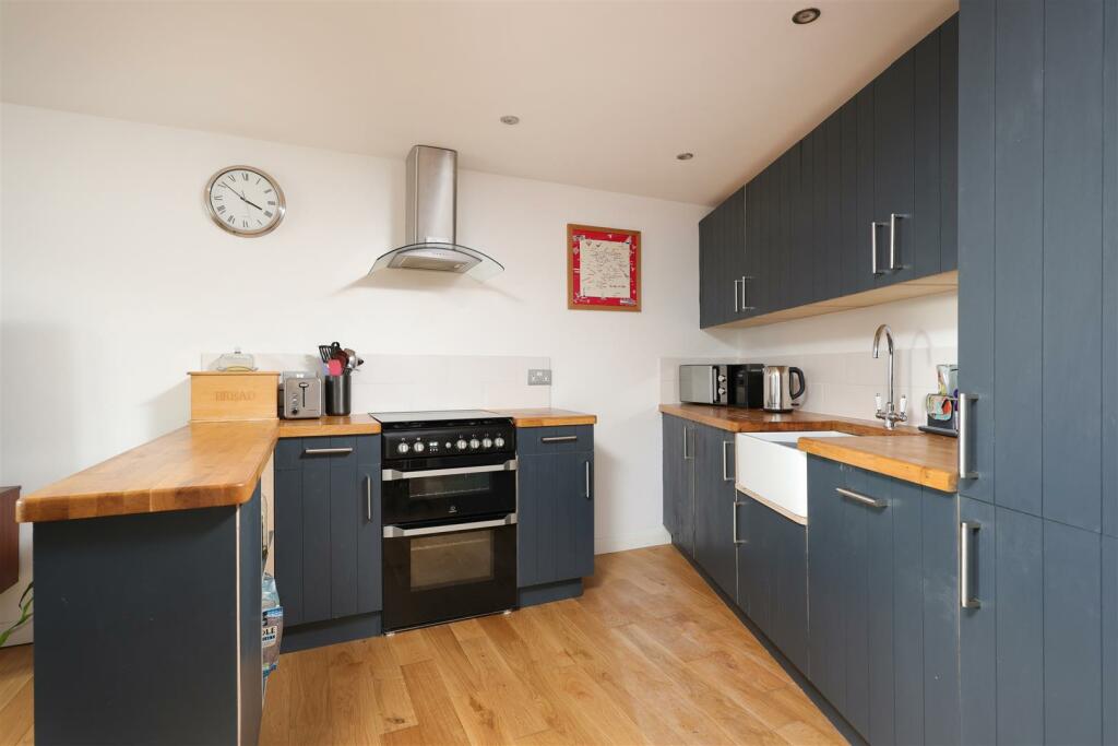 48 Brighton Crescent 2.jpg