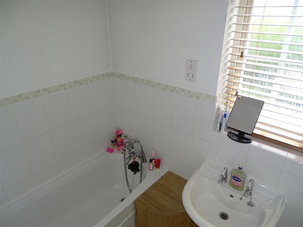 1st Floor Bathroom A