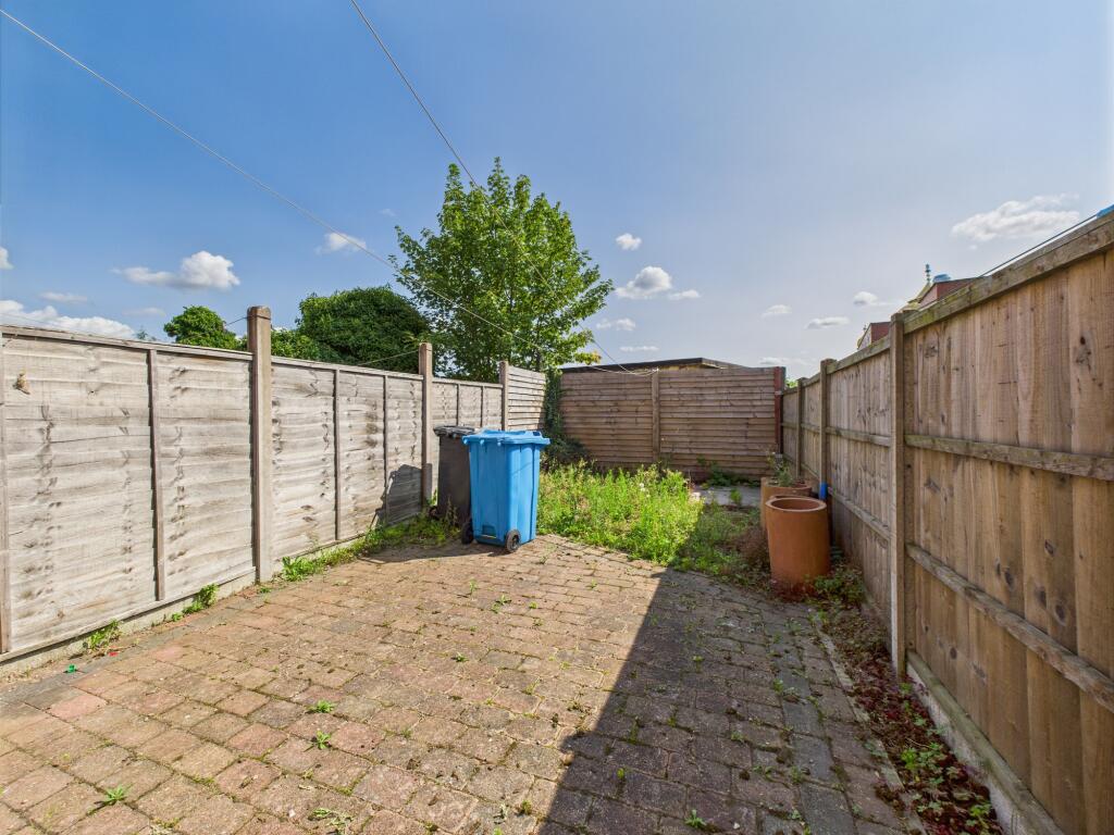 CAM04825G0-PR0162-STILL007