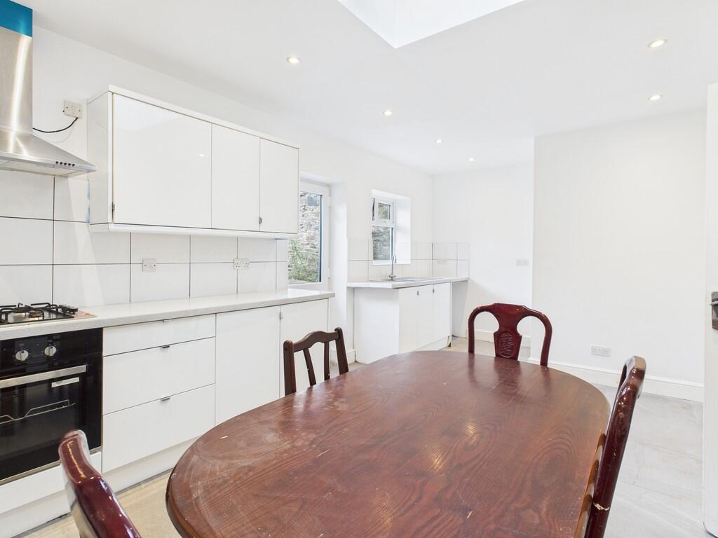 CAM03974G0-PR0216...