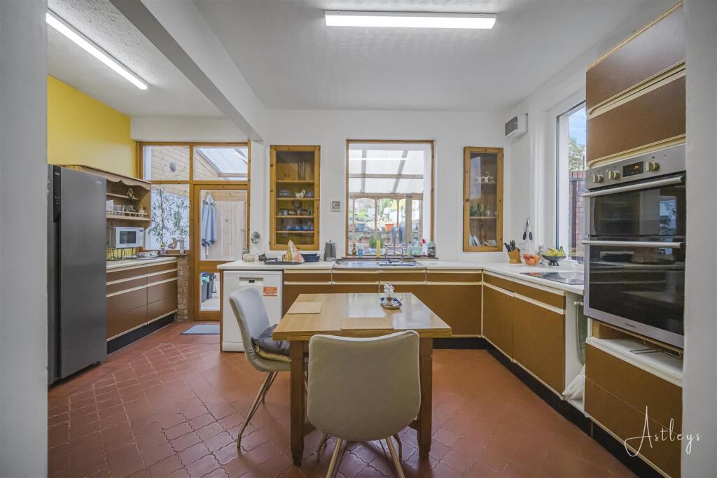 Kitchen/Breakfast Room