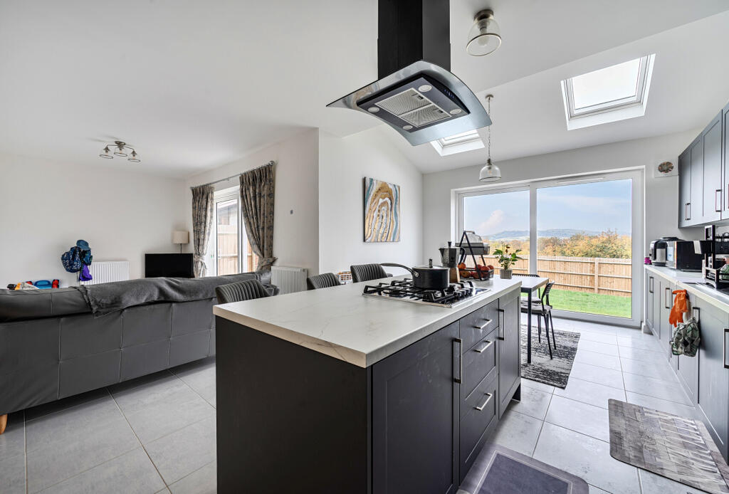 1365395-14-68e8d8...