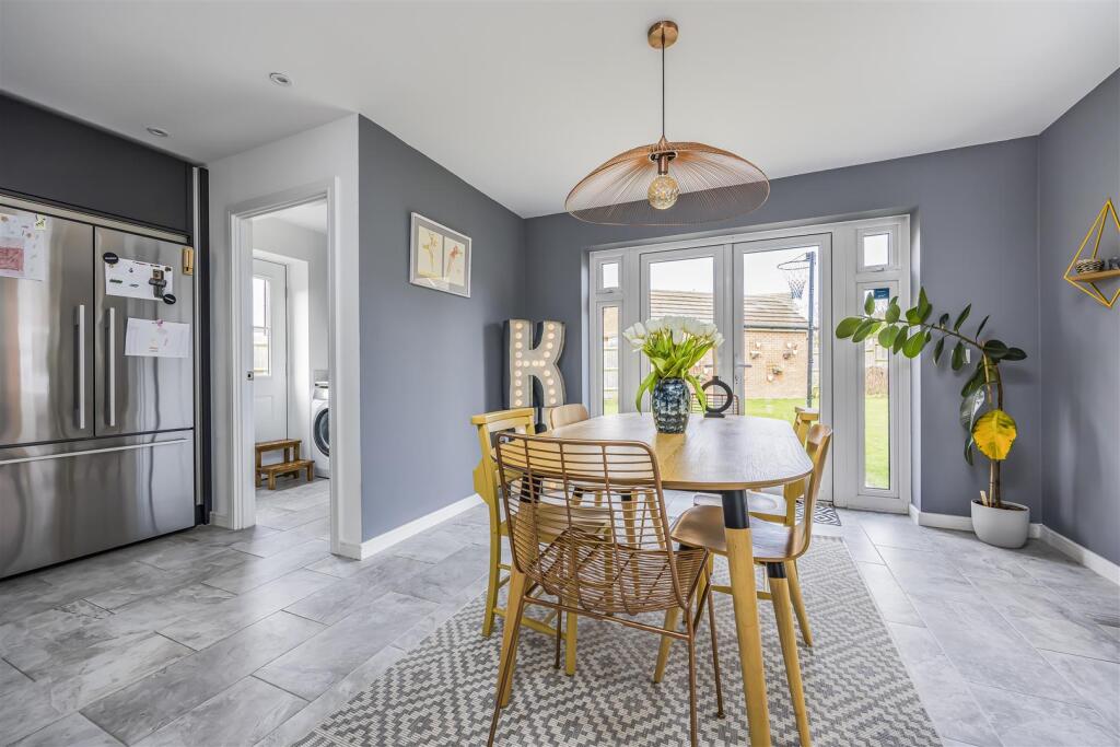 4 West Brook View, Emsworth-PorticoMarketing-SoldB