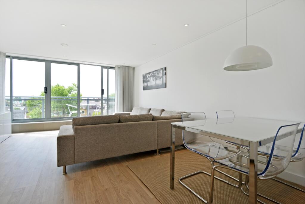 Gateway House, Fl...