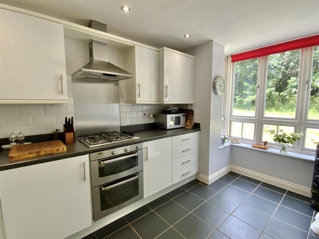 Kitchen/ Breakfast Room