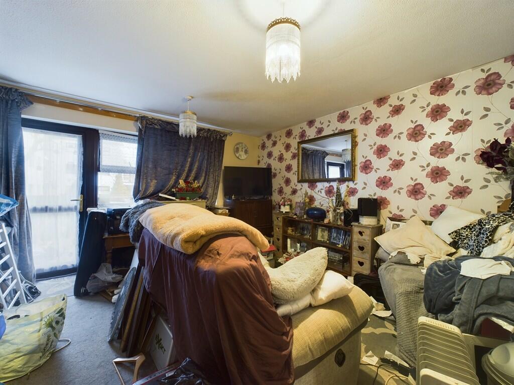 CAM02089G0-PR0372...