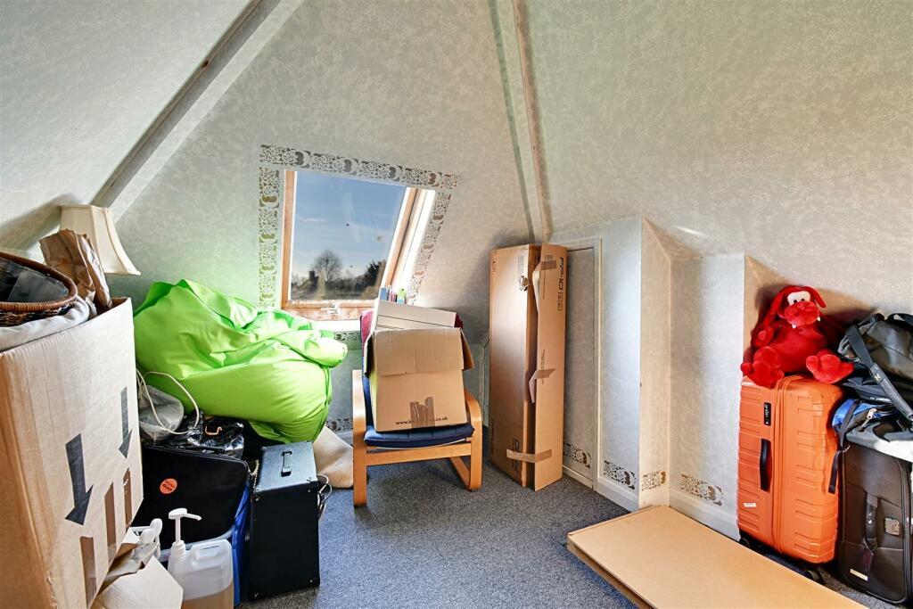 Loft Room 1.jpg