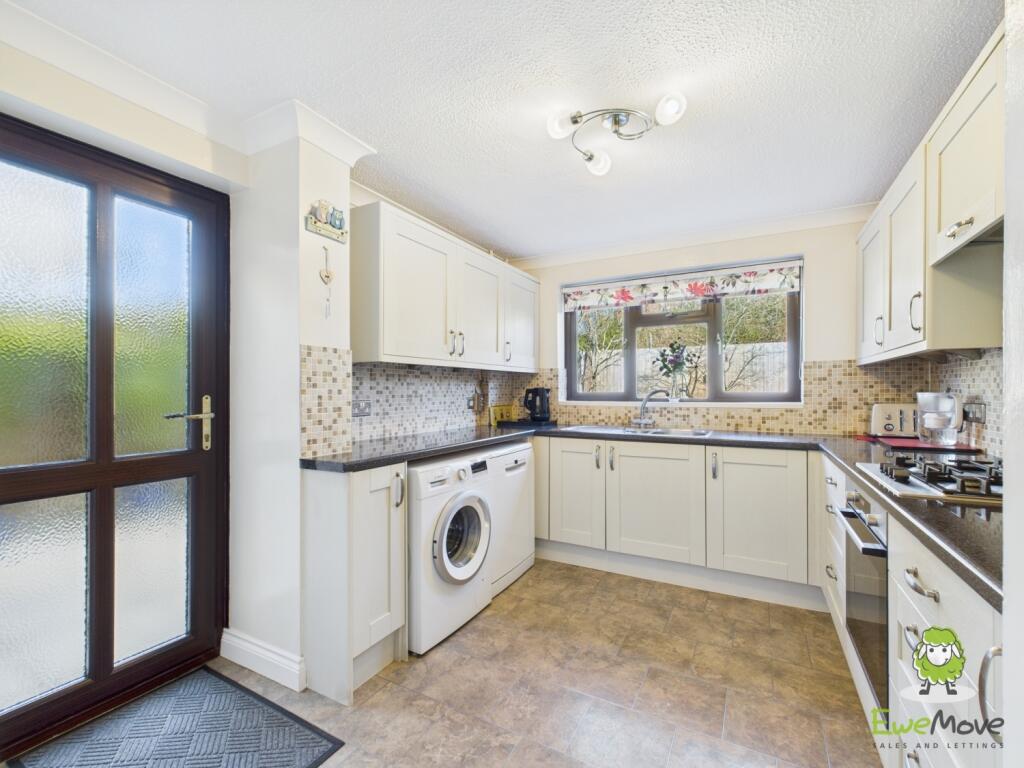 CAM03778G0-PR0187-STILL008