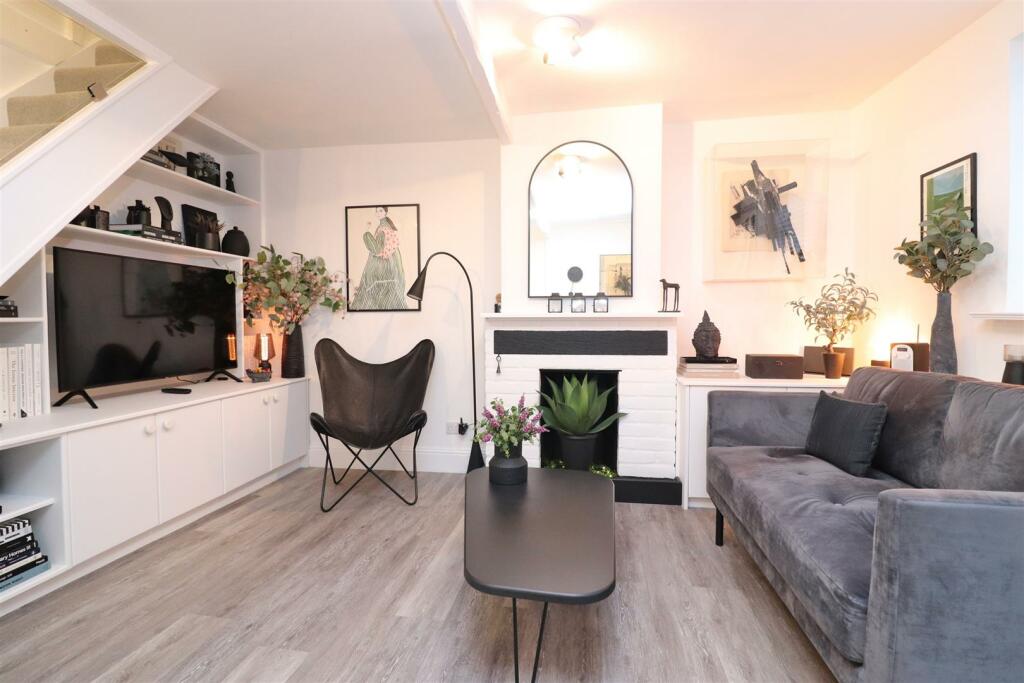 lounge 4.JPG