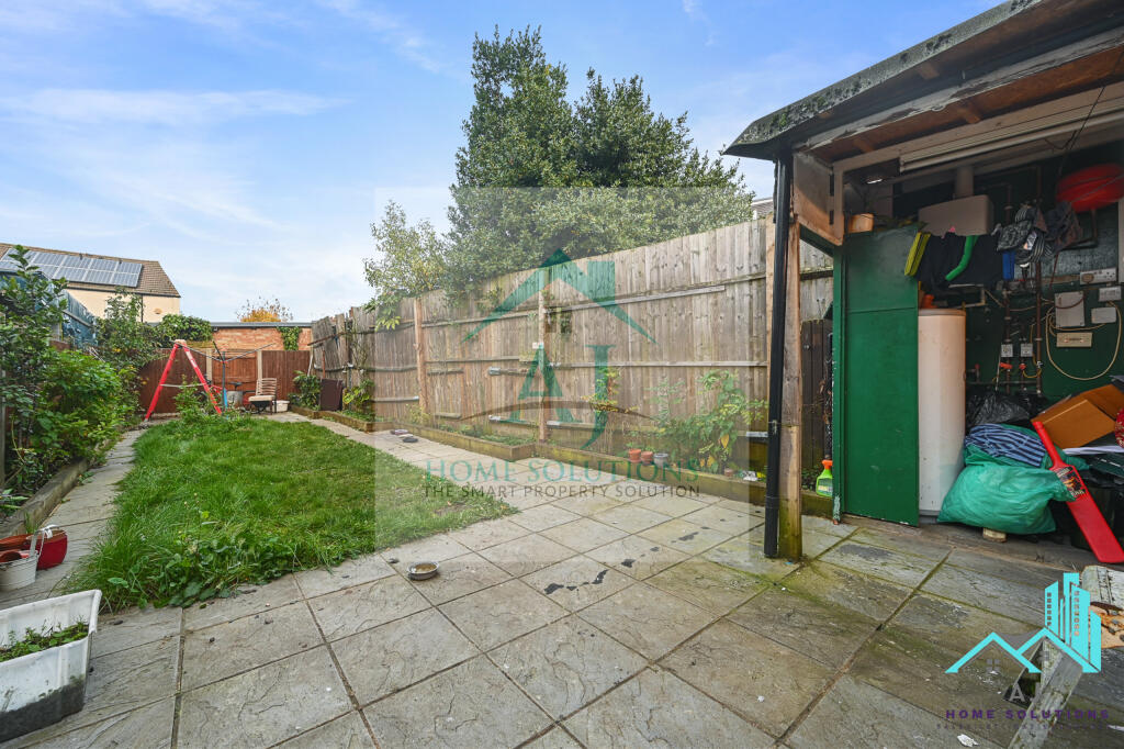 RCAJsolutions- 51 wargrave road -  garden 3 (1)
