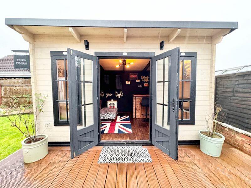 External summer house