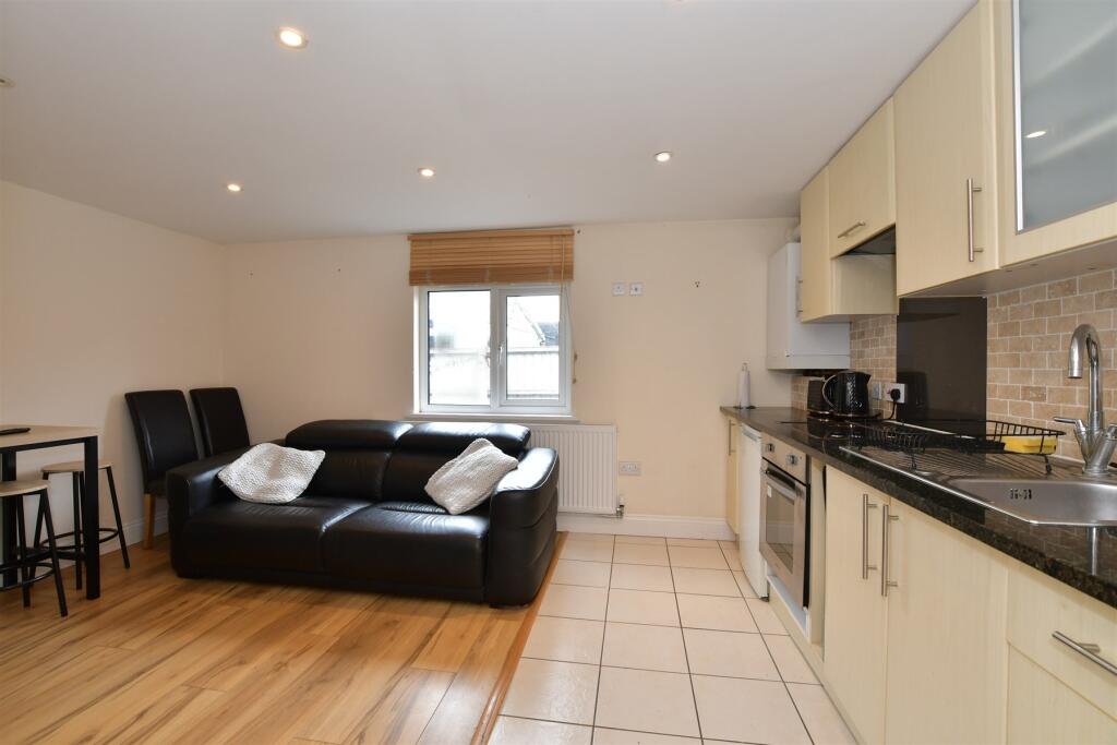 Annexe Living Room/Kitchen