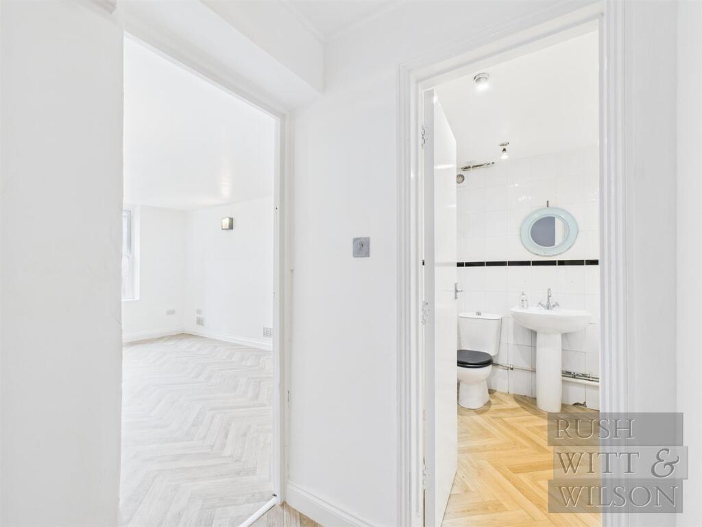 Hallway pic 2-  Ellensea Road.jpg