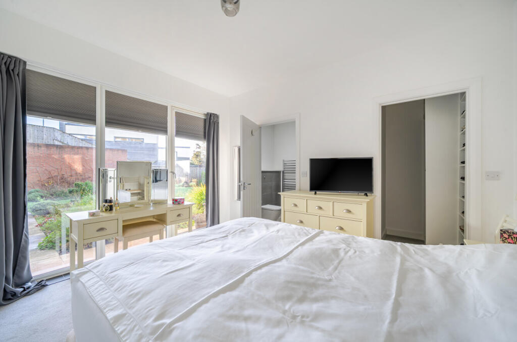 1384071-7-6929bd5...