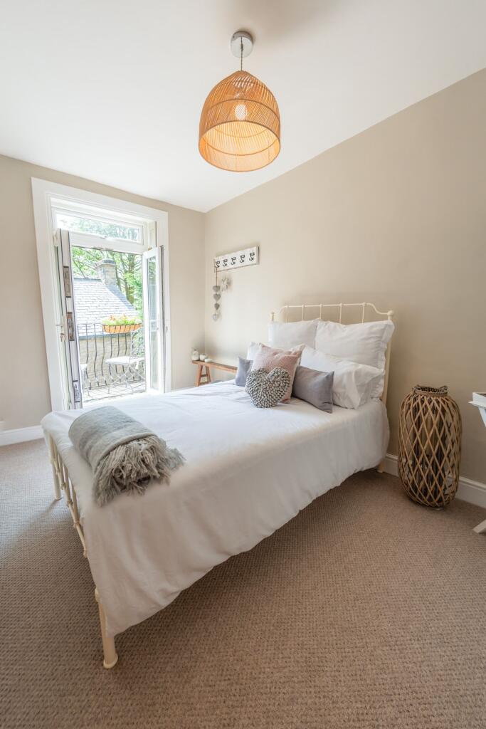 Bedroom with En Suite &amp; Balcony