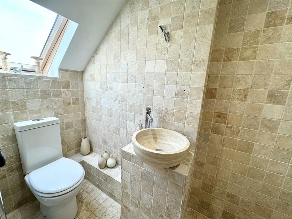 EN-SUITE WET ROOM