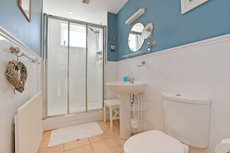 Principle Bedroom Ensuite 