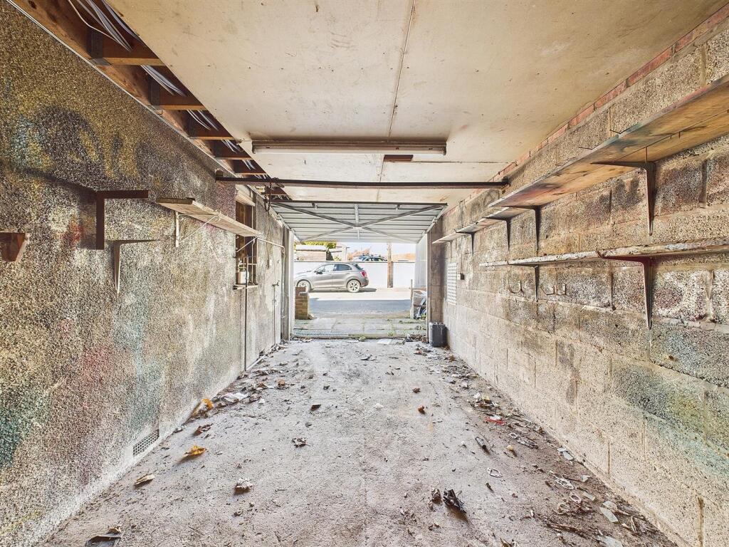 11 - Four Bedroom House for Auction, Vera Road, Fi