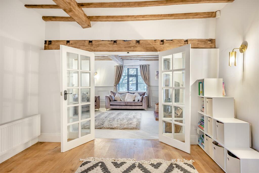 8582263-interior32.jpg