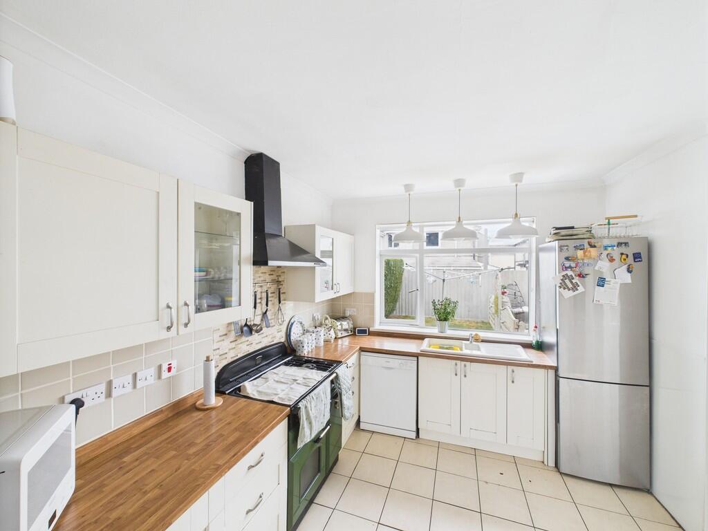 CAM02089G0-PR0546...