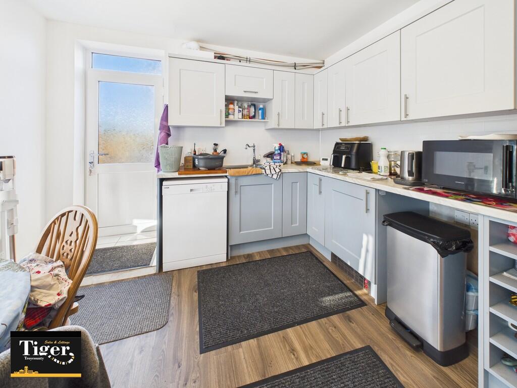 CAM02176G0-PR0757...