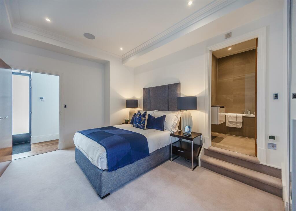 8316099-interior21.jpg