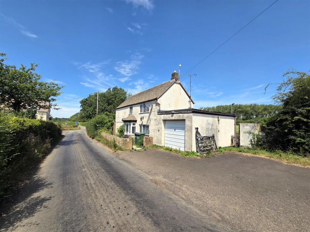 Mermaid Cottage - Street Scene.jpg