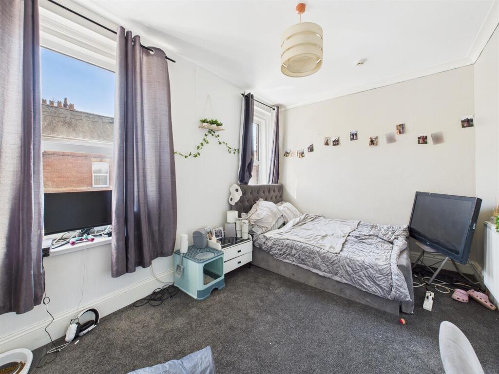 Bedroom: