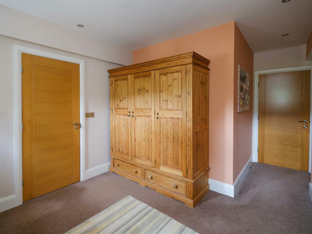 BEDROOM 2/DRESSING ROOM
