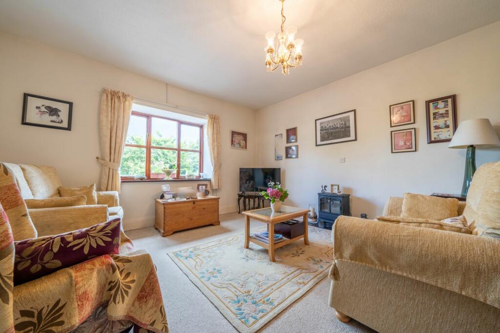 BEDROOM/SITTING ROOM