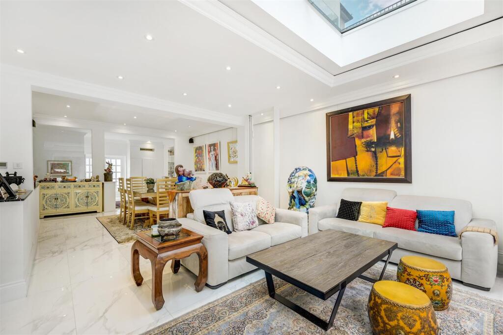 Savills_Prime Lets 18 Wellington Road (7).jpg