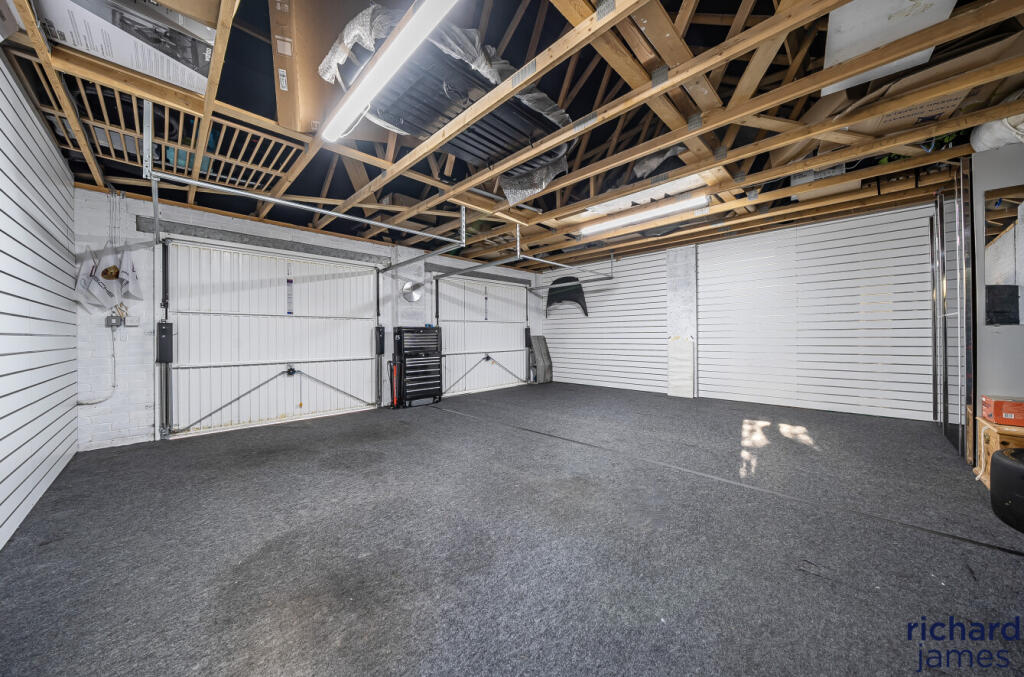 a598e7cf-fca5-413...