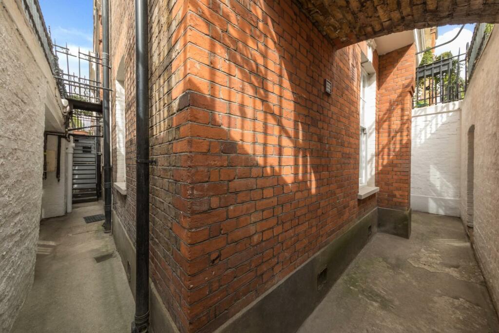 PATIO.jpg