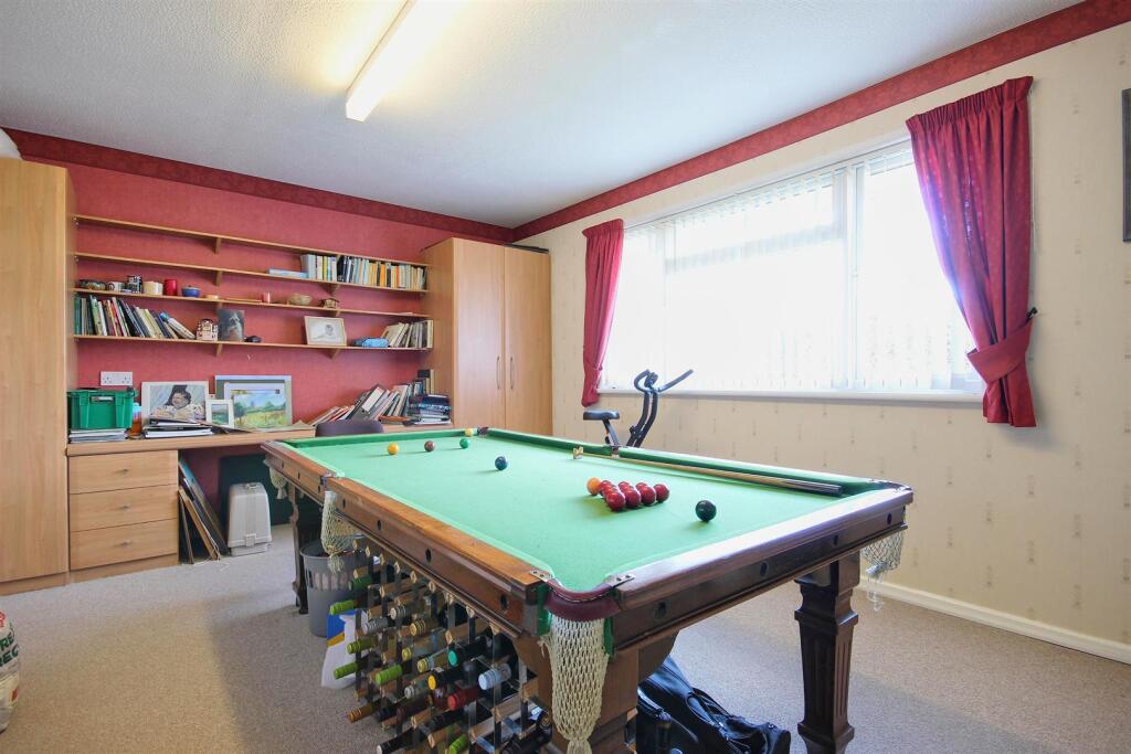 GAMES ROOM