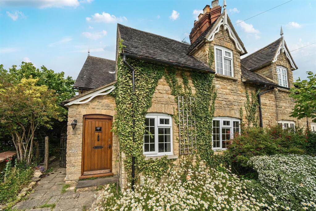 Englenook, 20 High Street, Paulerspury (24).jpg
