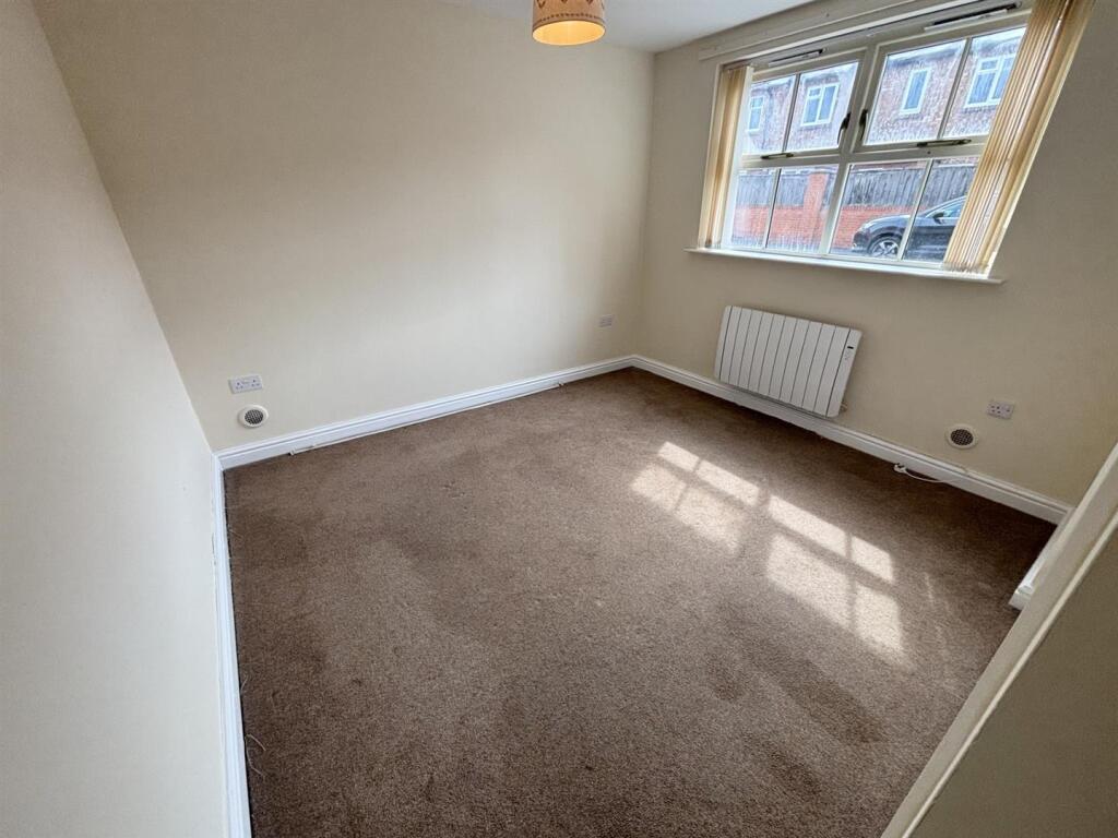 Bedroom..jpg