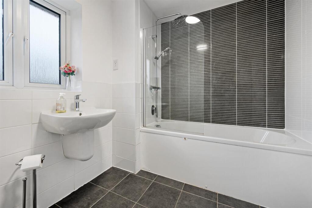 Family Bathroom.jpg