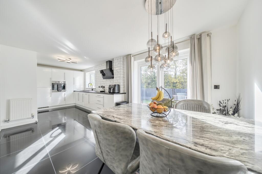 1372109-8-68f8e2f9b2501