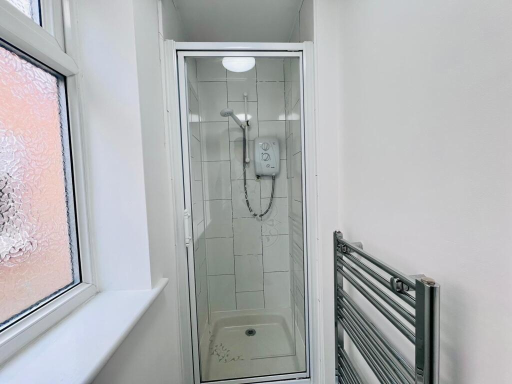 SHOWER ROOM.jpg