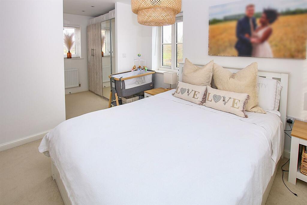 Ramfield Crescent Bedroom 1.1_1.jpg