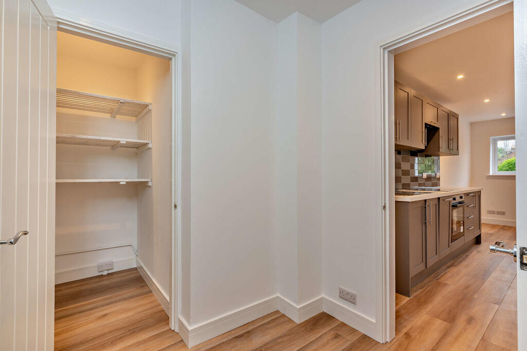 8627405-interior1...