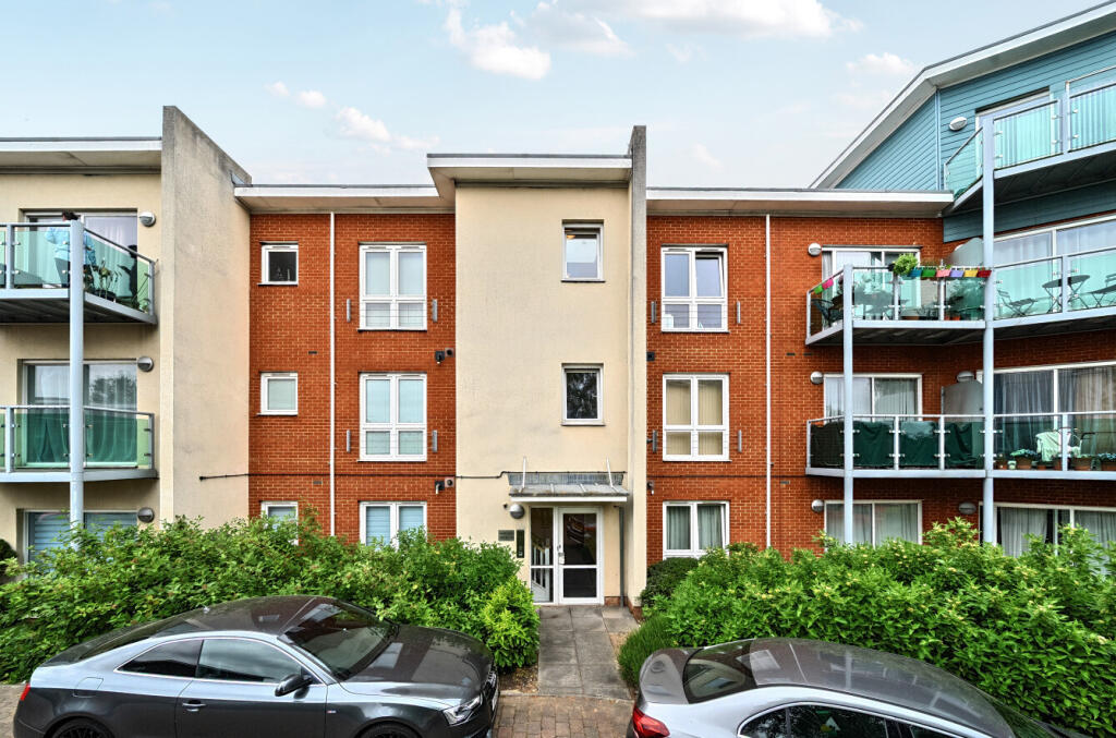 1295304-1-6826656...