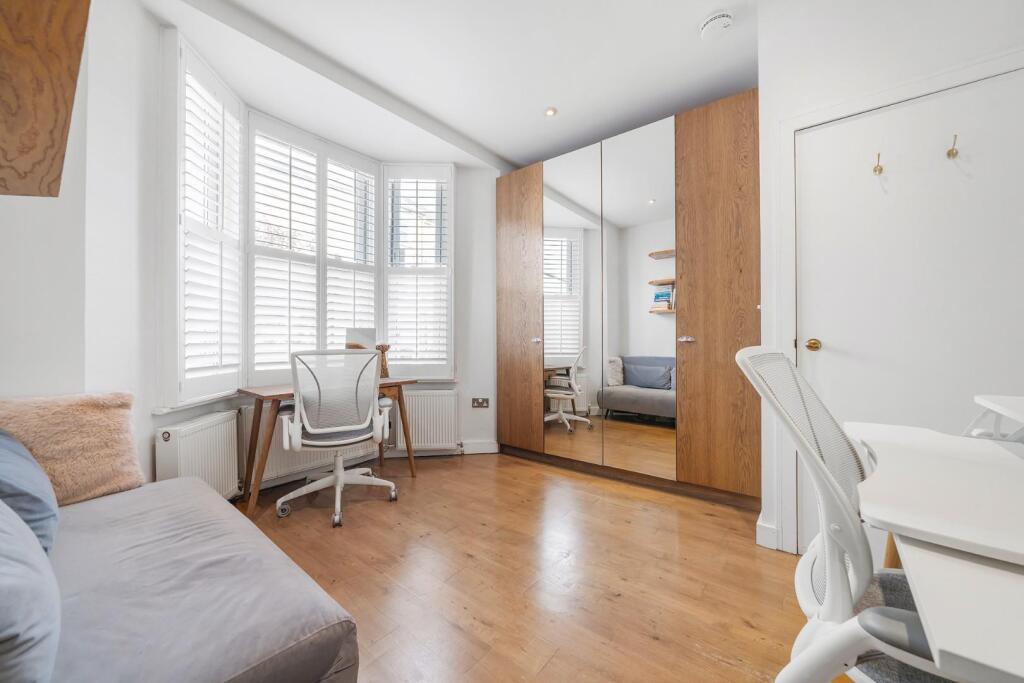 Bedroom 1 (2).jpg
