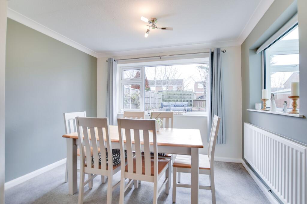 Extended L-Shaped Lounge Diner